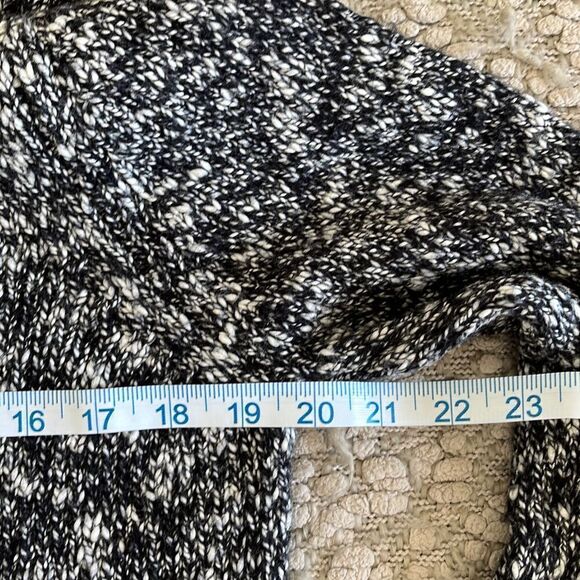 Croft’s‎ & Barrow Cowl Neck Sweater
Size Medium. Black/white - Picture 5 of 9